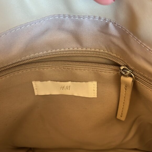 H&M NWOT Vegan Leather Quilted Cream Chain Bag - Picture 9 of 9